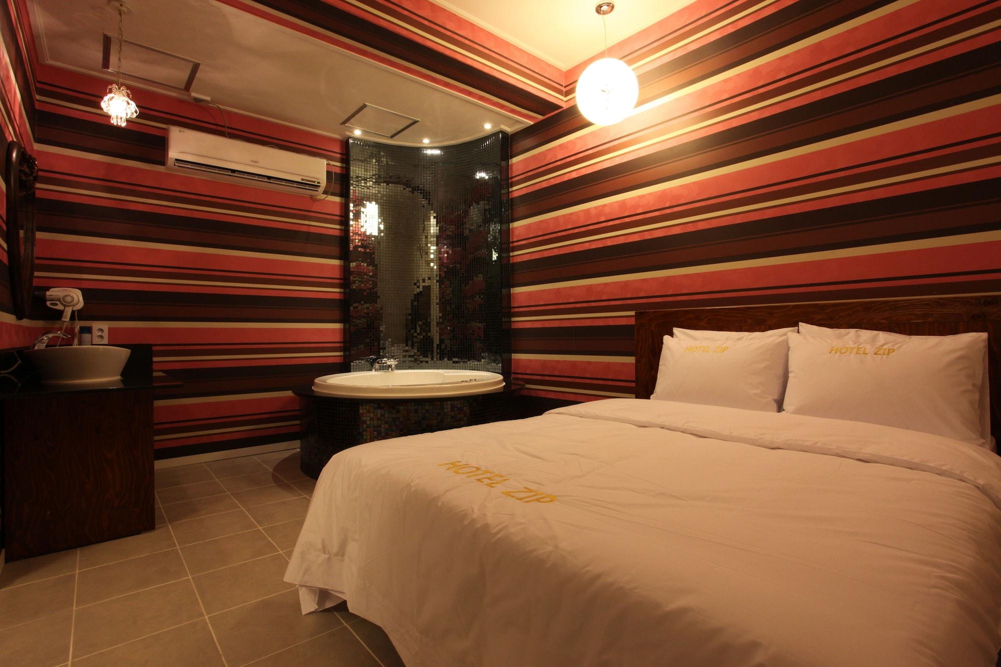 Zip Hotel 3*